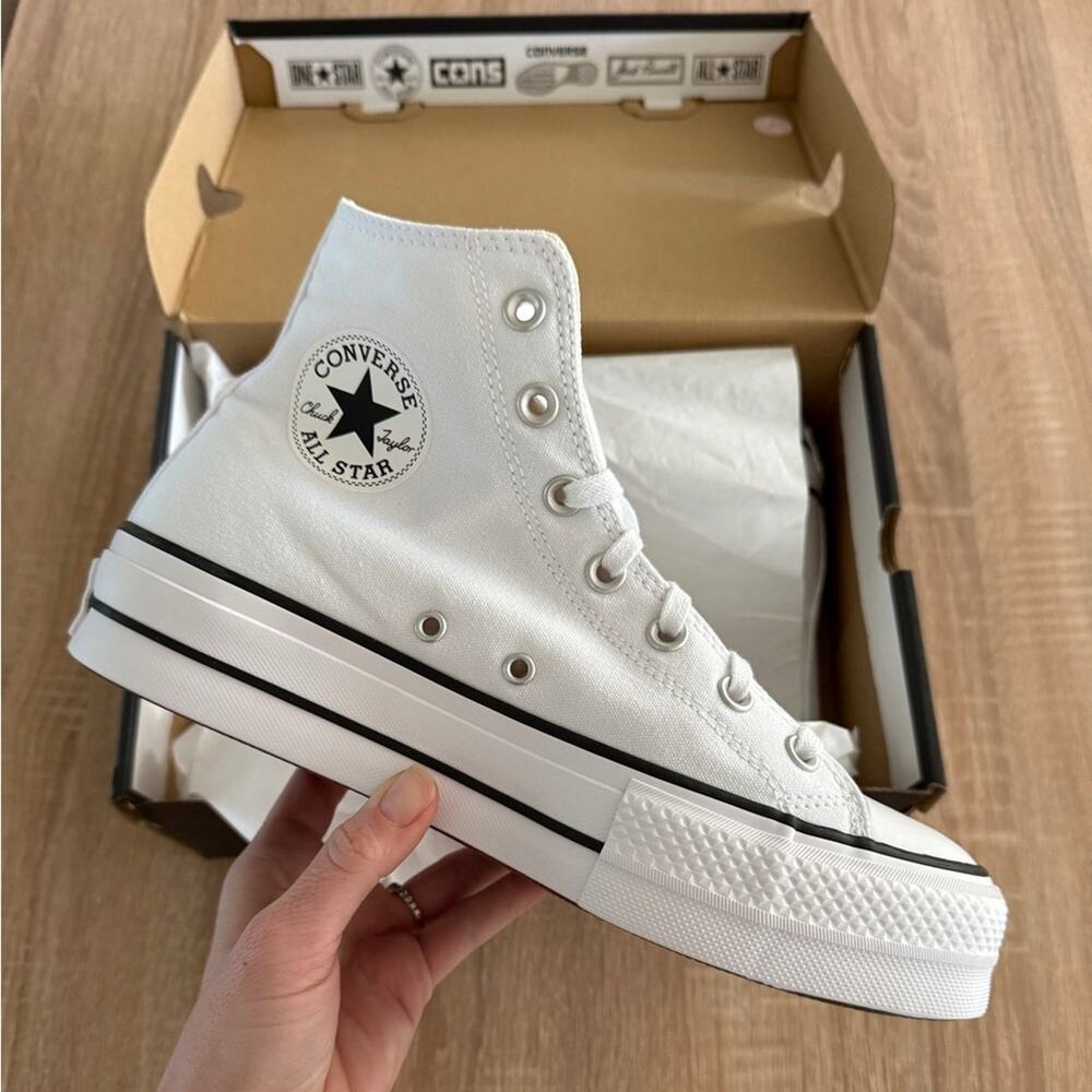 NIB • Chuck Taylor All Star Lift Platform Canvas Size: 9